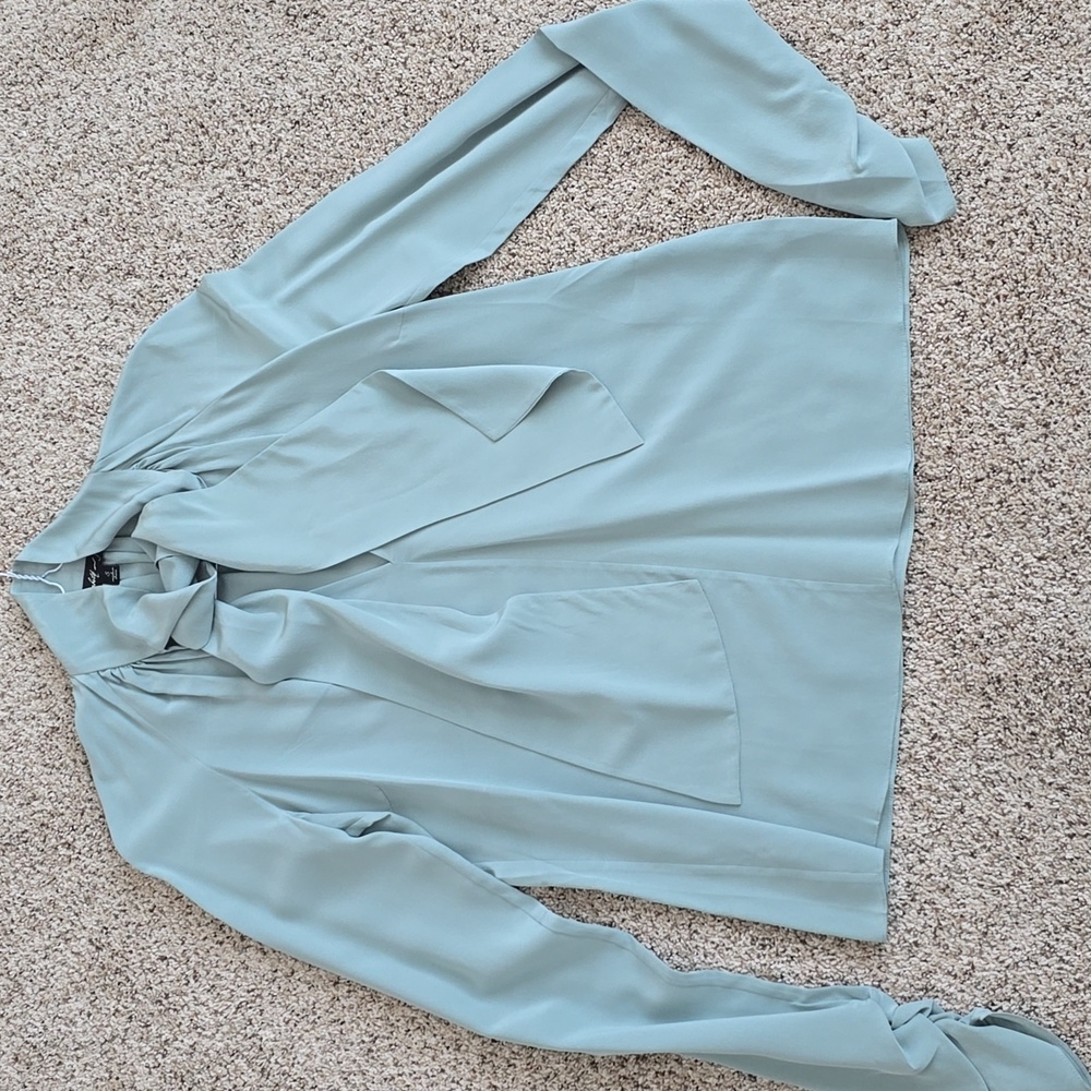 Elizabeth & James sz S Elegant Seafoam Green Silk Top
